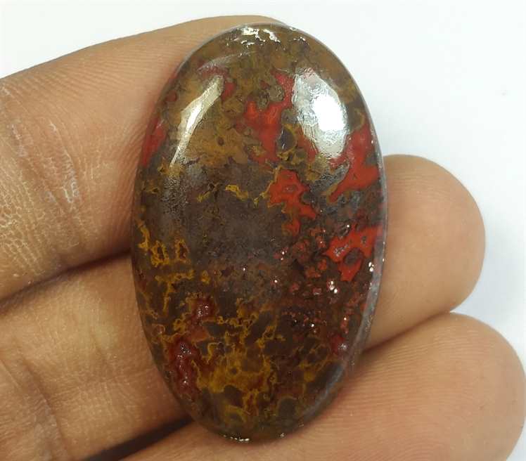 29.96 Carats Morocco Seam Agate 33.37 x 20.60 x 4.91 mm