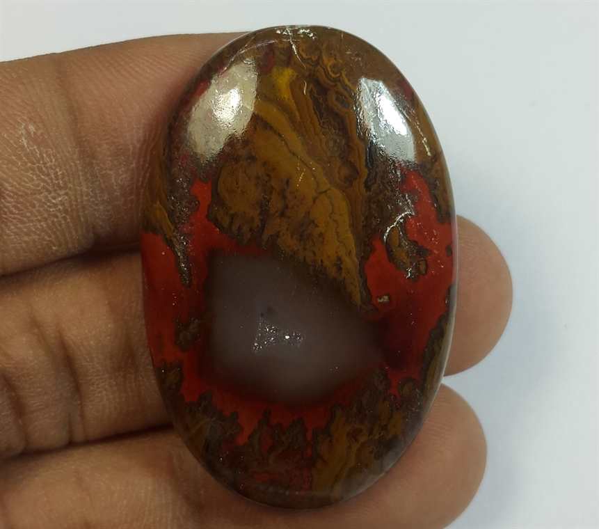 56.51 Carats Morocco Seam Agate 40.60 x 26.22 x 6.23 mm