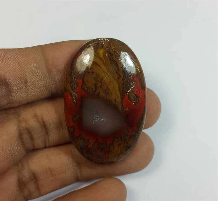 56.51 Carats Morocco Seam Agate 40.60 x 26.22 x 6.23 mm