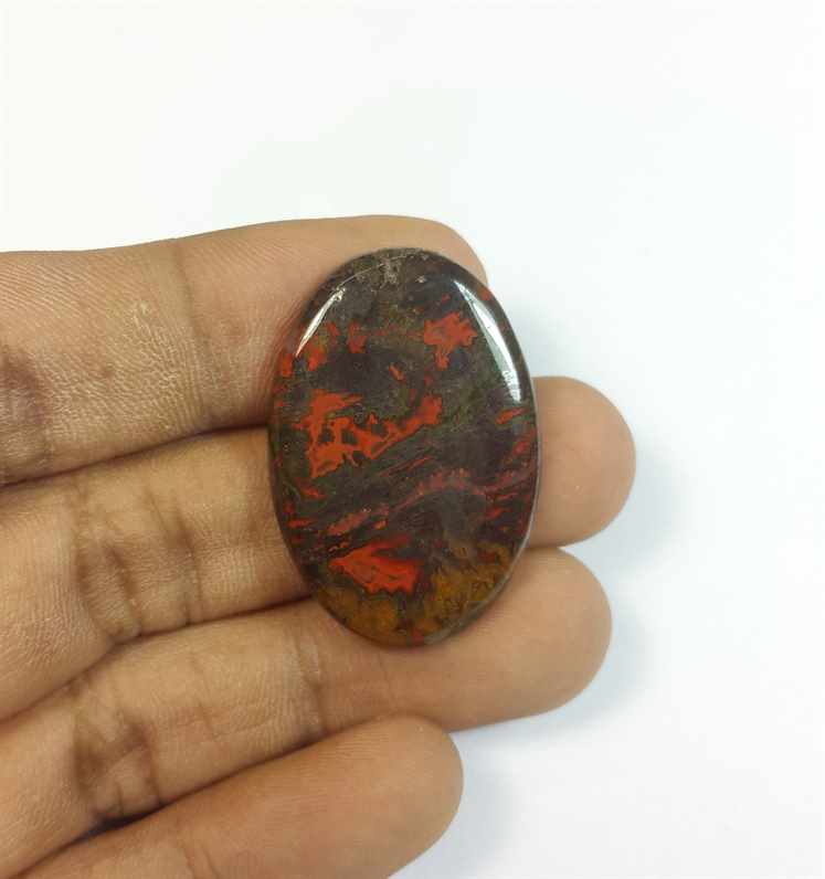 28.49 Carats Morocco Seam Agate 33.26 x 22.74 x 3.78 mm