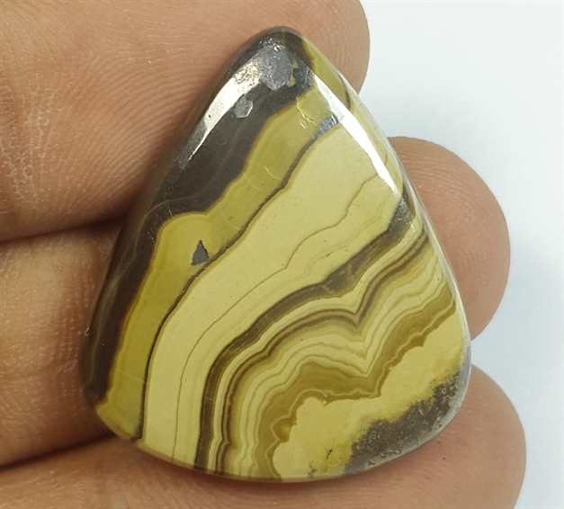 35.21 Carats Schalenblende 27.47 x 23.92 x 4.68 mm