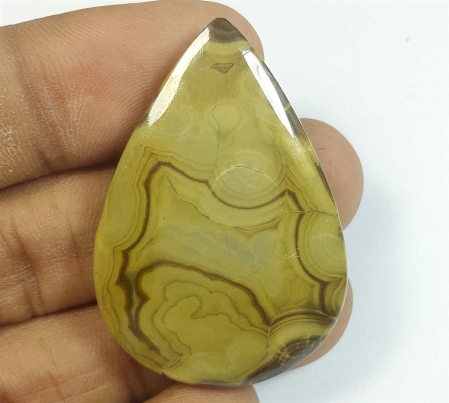 83.06 Carats Schalenblende 40.11 x 27.86 x 6.13 mm