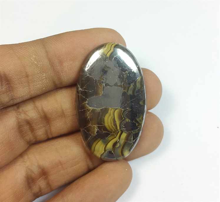 86.91 Carats Schalenblende 38.12 x 22.81 x 5.27 mm