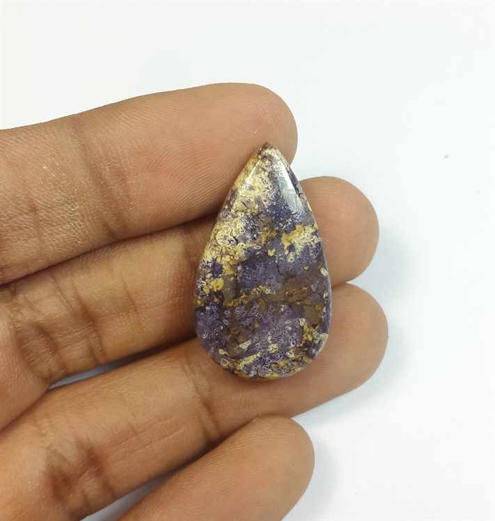 22 Carats Tiffany Jasper 29.62 x 17.31 x 5.56 mm