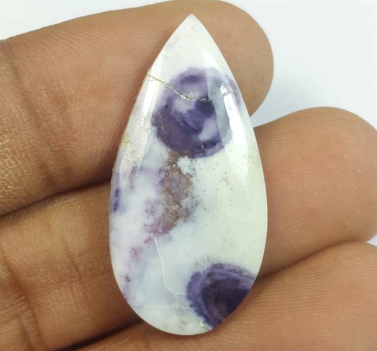 10.60 Carats Tiffany Jasper 30.86 x 15.38 x 3.22 mm
