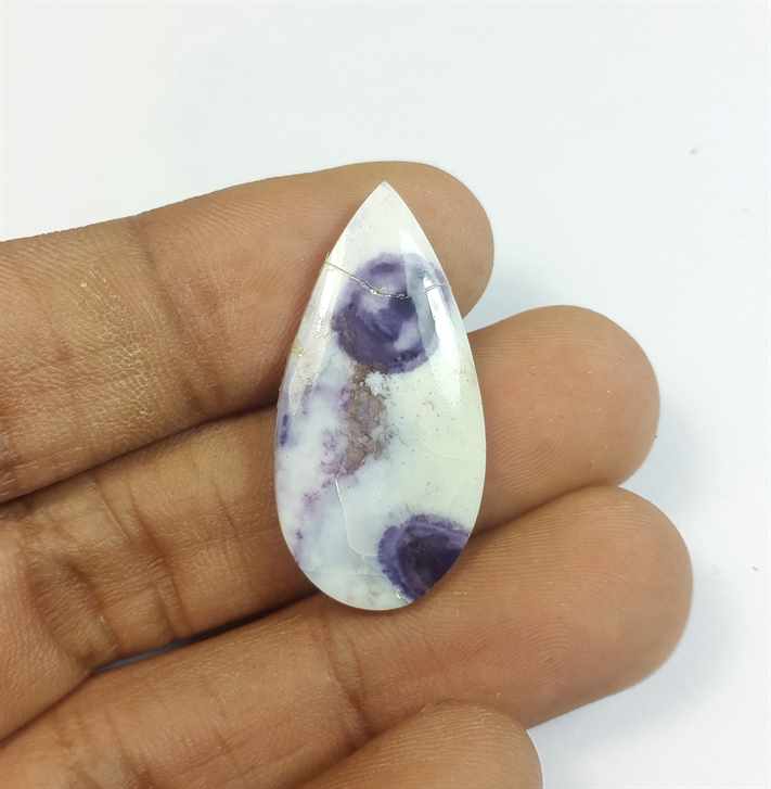 10.60 Carats Tiffany Jasper 30.86 x 15.38 x 3.22 mm