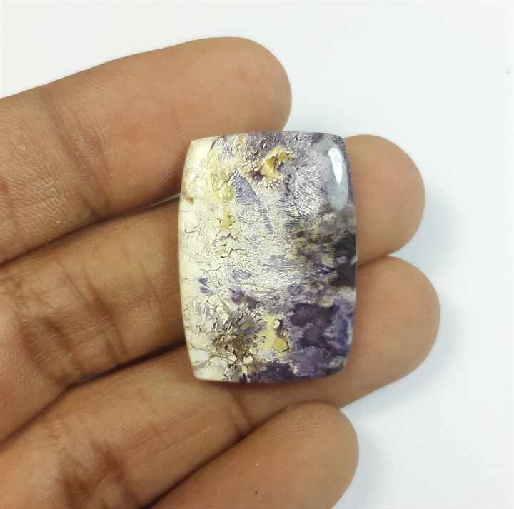 21.55 Carats Tiffany Jasper 27.91 x 19.61 x 4.38 mm