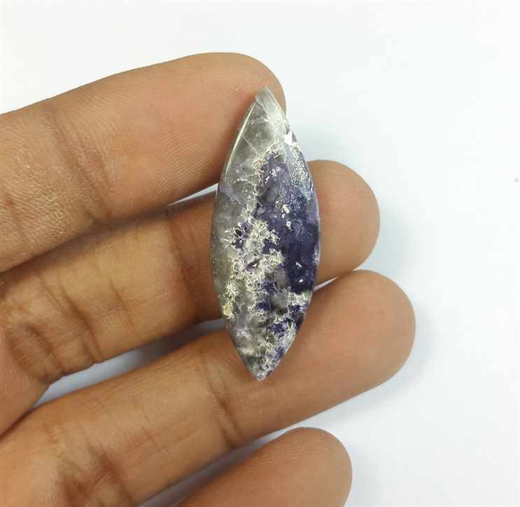 15.08 Carats Tiffany Jasper 34.83 x 12.98 x 4.27 mm