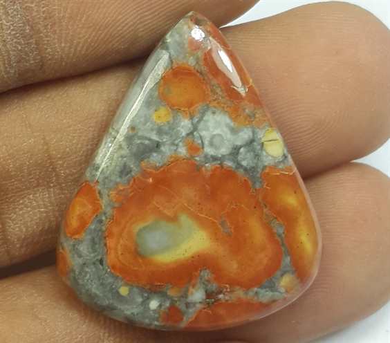 26.35 Carats Maligano jasper 27.74 x .23.28 x 5.08 mm
