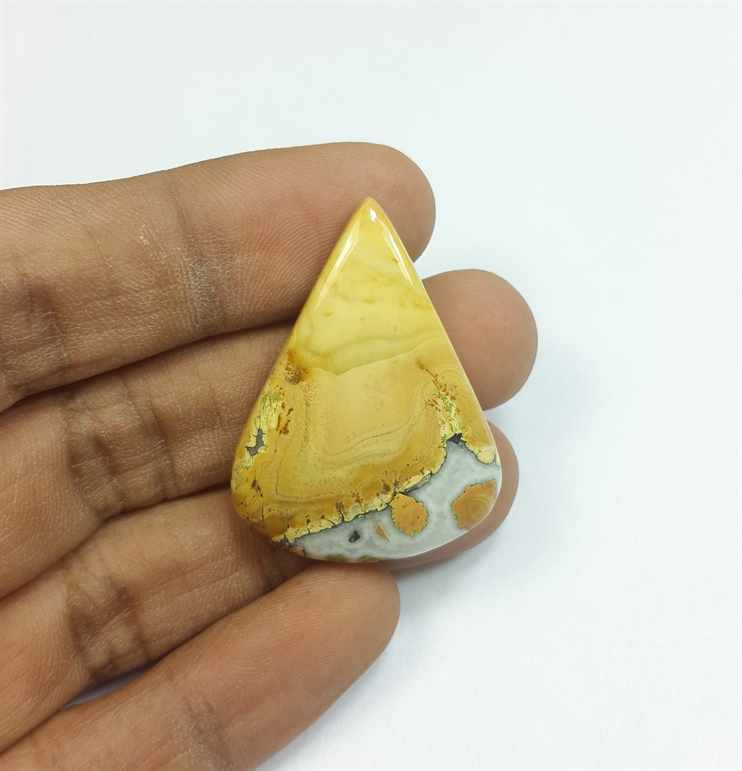 43.21 Carats Maligano jasper 35.36 x 26.30 x 6.20 mm