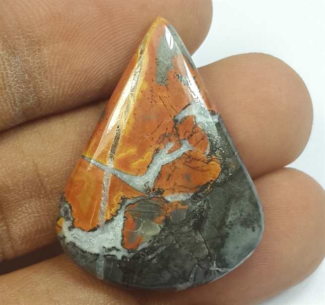 32.42 Carats Maligano jasper 31.32 x 23.91 x 5.73 mm