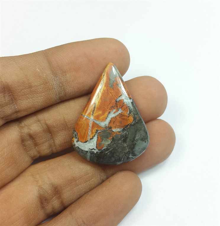 32.42 Carats Maligano jasper 31.32 x 23.91 x 5.73 mm
