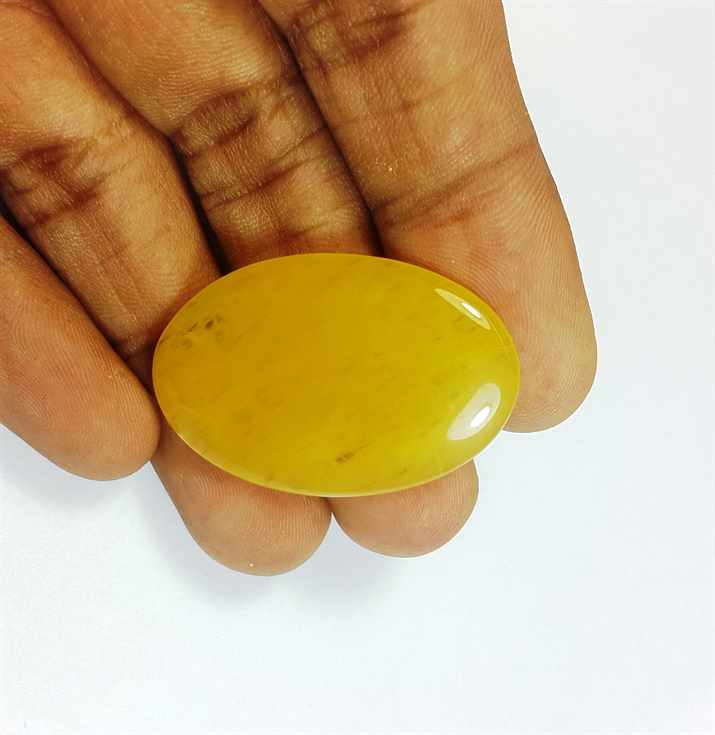 29.95 Carats Yellow Quartz 34.71x23.13x4.69 mm