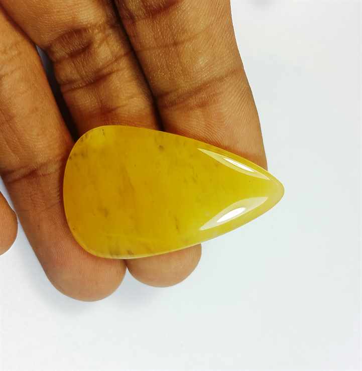 27.63 Carats Yellow Quartz 37.92x23.20x3.99 mm