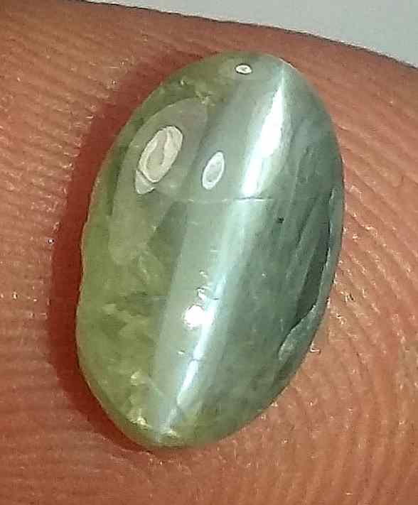 2.78 Carats Chrysoberyl Cat's Eye 9.30 x 5.88 x 4.85 mm