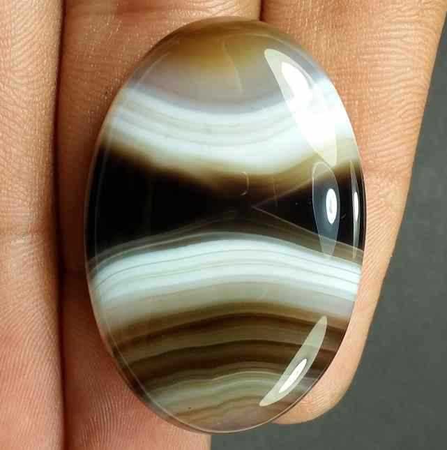 57.77 Carats Agate 38.42 x 25.86 x 7.35 mm