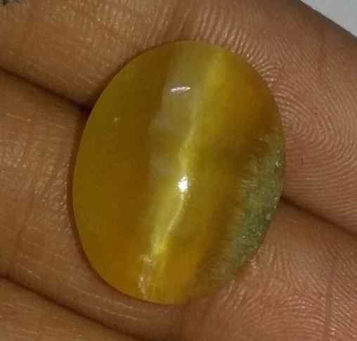 12.15 Carat Yellow Kanak Khet Chrysoberyl Cat's Eye 18.06 x 14.04 x 7.58 mm