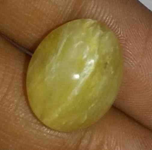 9.9 Carat Yellow Kanak Khet Chrysoberyl Cat's Eye 15.53 x 12.34 x 8.69 mm