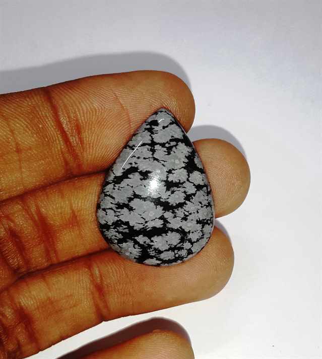 21.48 Carats Snow Obsidian 27.99 x 21.42 x 5.84 mm