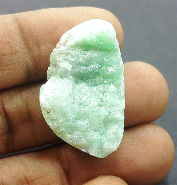 27.09 Carats Natural Zeolite 29.58 X 17.32 X 8.84 mm